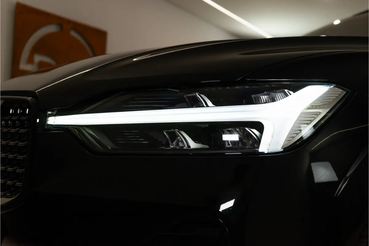 2.0 T6 Plug-in hybrid AWD Plus Dark Long Range 350PK | Harman/Kardon | Sportstoelen | LED | Pano | 12 MND Garantie