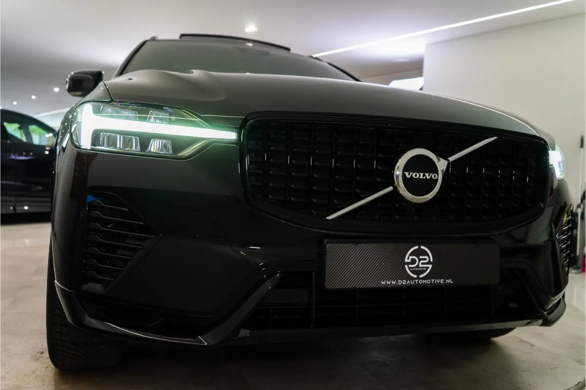 2.0 T6 Plug-in hybrid AWD Plus Dark Long Range 350PK | Harman/Kardon | Sportstoelen | LED | Pano | 12 MND Garantie