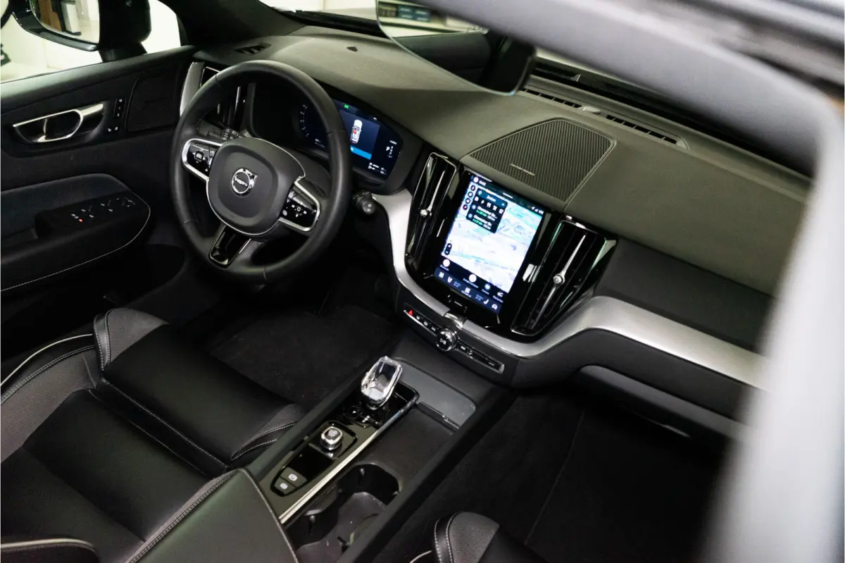 2.0 T6 Plug-in hybrid AWD Plus Dark Long Range 350PK | Harman/Kardon | Sportstoelen | LED | Pano | 12 MND Garantie