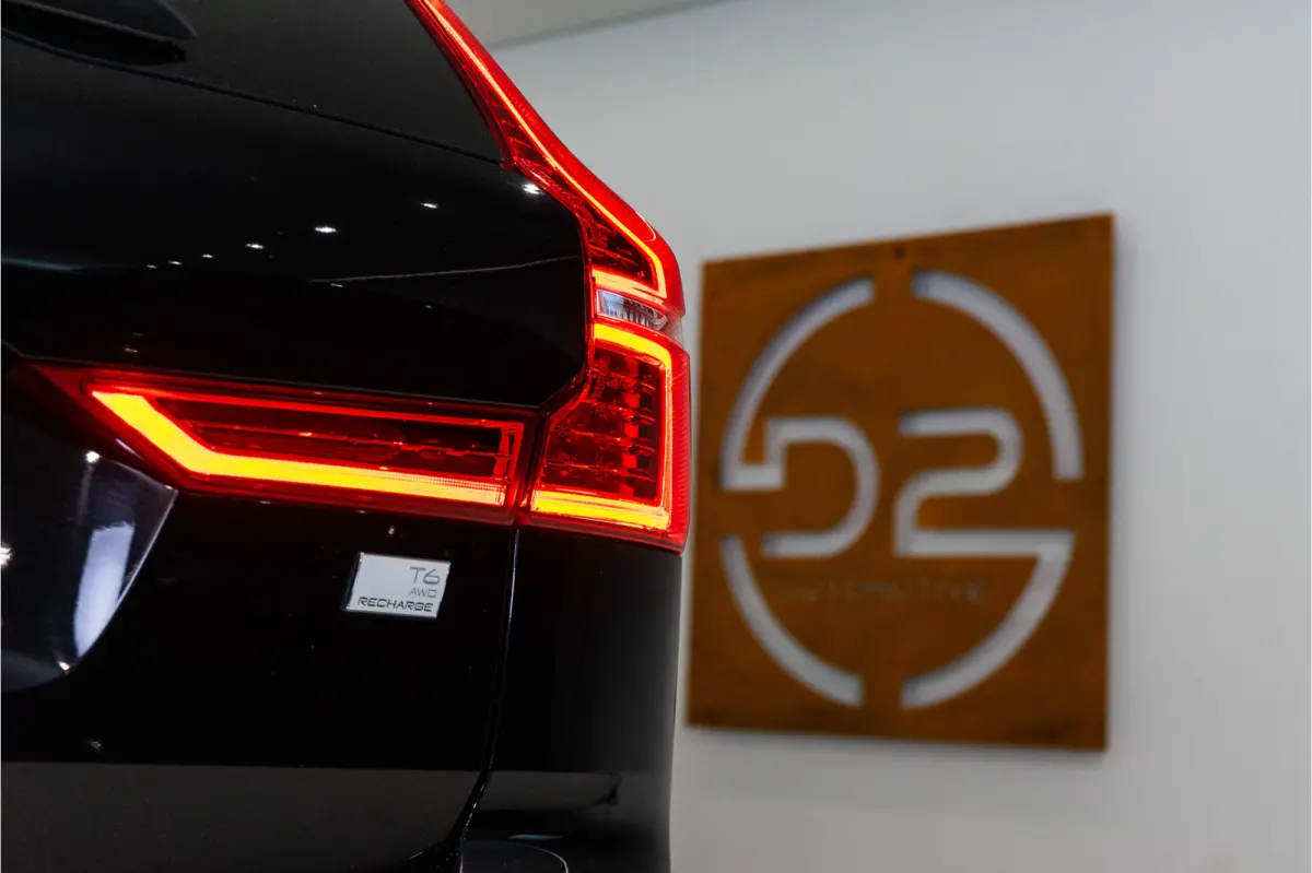 2.0 T6 Plug-in hybrid AWD Plus Dark Long Range 350PK | Harman/Kardon | Sportstoelen | LED | Pano | 12 MND Garantie