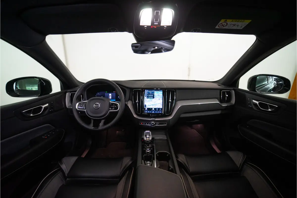 2.0 T6 Plug-in hybrid AWD Plus Dark Long Range 350PK | Harman/Kardon | Sportstoelen | LED | Pano | 12 MND Garantie