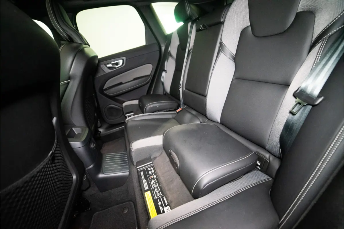 2.0 T6 Plug-in hybrid AWD Plus Dark Long Range 350PK | Harman/Kardon | Sportstoelen | LED | Pano | 12 MND Garantie