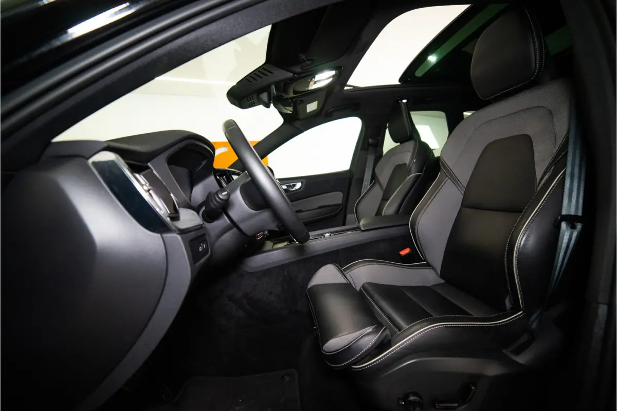 2.0 T6 Plug-in hybrid AWD Plus Dark Long Range 350PK | Harman/Kardon | Sportstoelen | LED | Pano | 12 MND Garantie