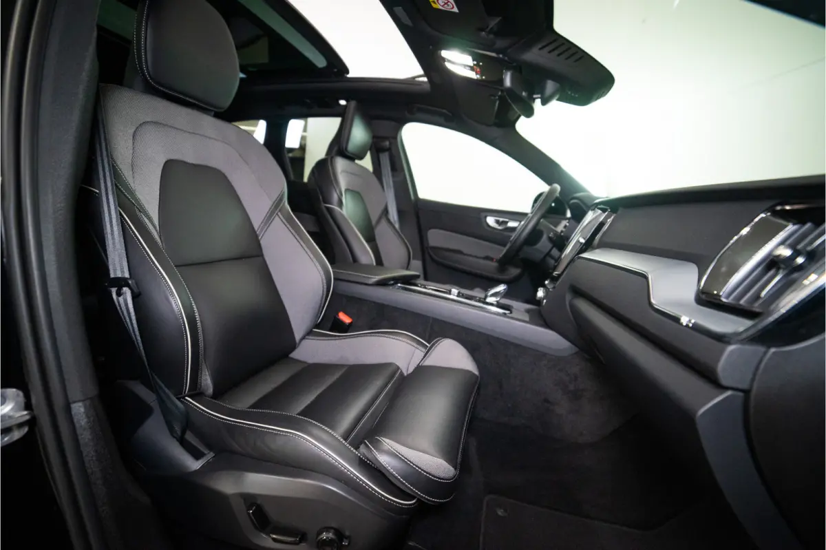 2.0 T6 Plug-in hybrid AWD Plus Dark Long Range 350PK | Harman/Kardon | Sportstoelen | LED | Pano | 12 MND Garantie