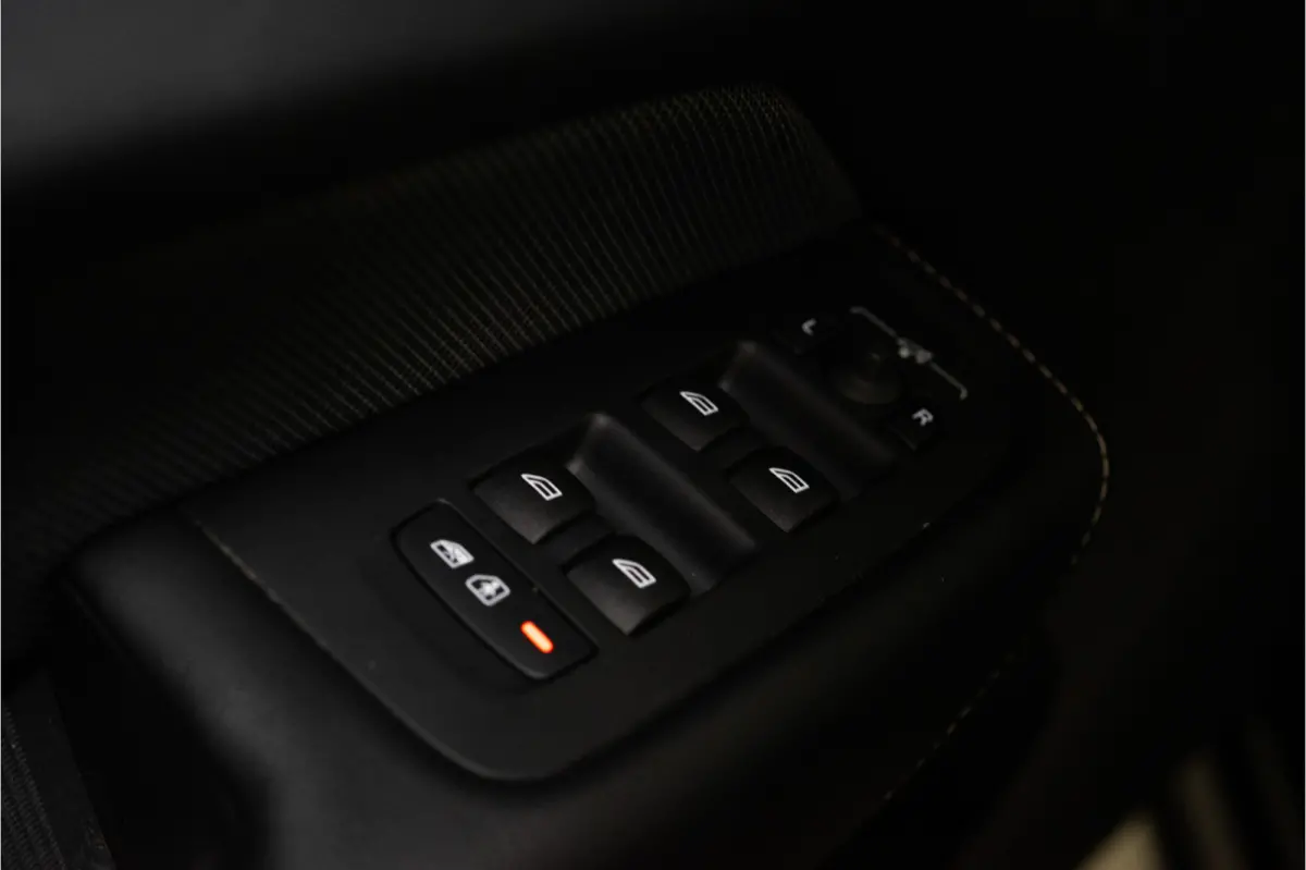 2.0 T6 Plug-in hybrid AWD Plus Dark Long Range 350PK | Harman/Kardon | Sportstoelen | LED | Pano | 12 MND Garantie