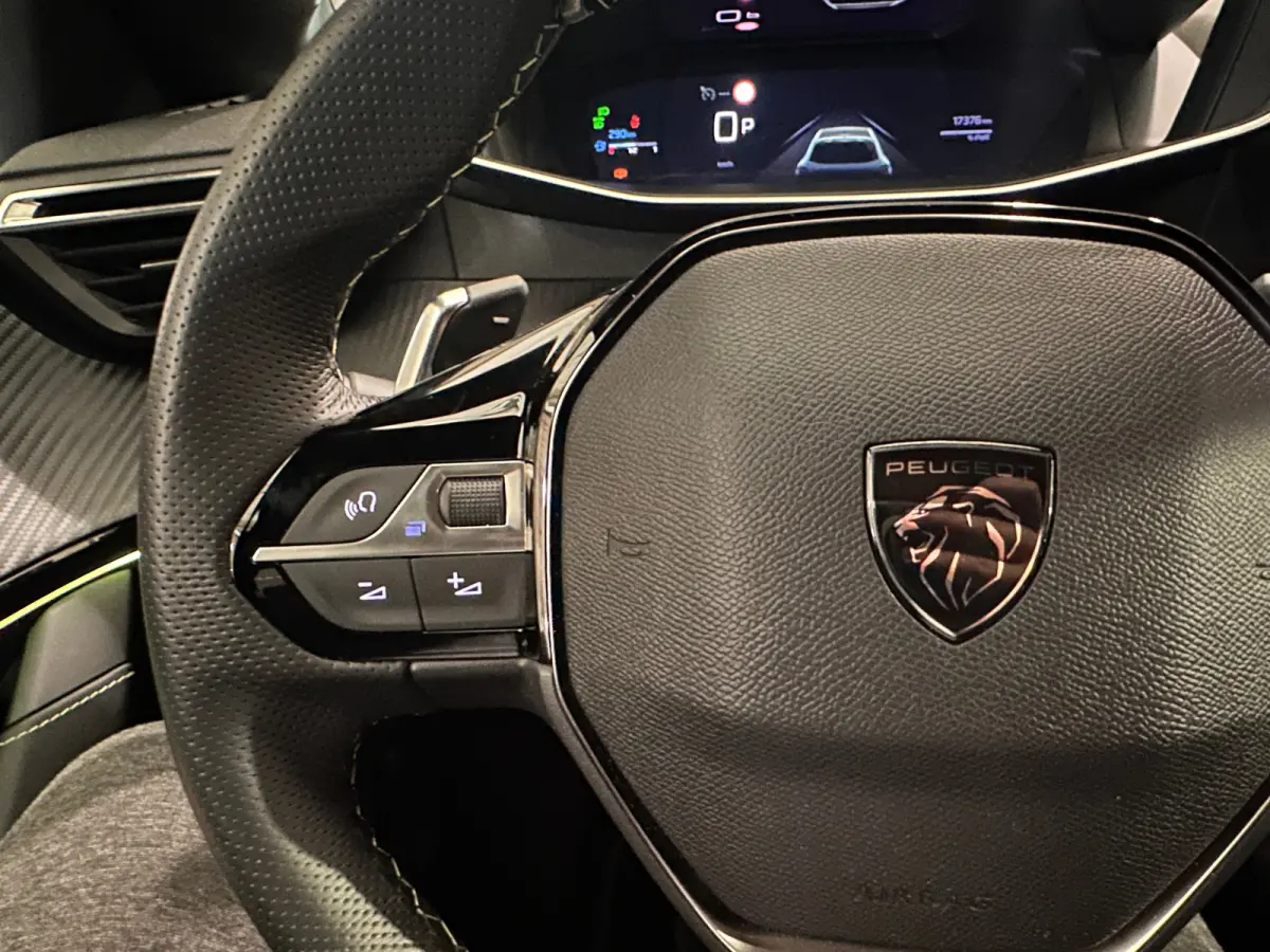 Hybrid 100 e-DCS6 GT Camera | Leder/Stof | Carplay | 17LMV | Dode hoek | Clima | Cruise | Carplay | Bluetooth | Navigatie | Getint glas | Achteruitrijcamera | Apple Carplay/Android Auto|tele