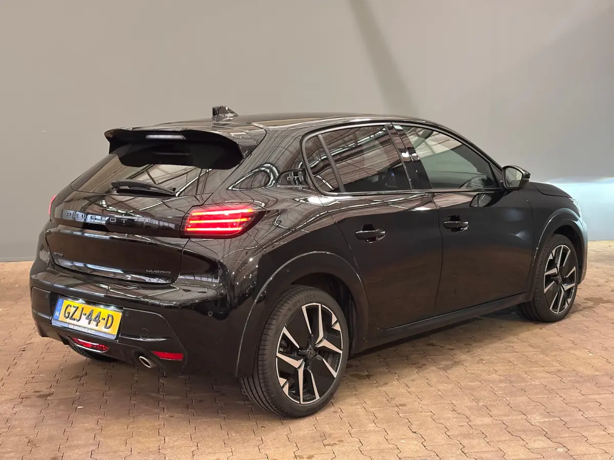 Hybrid 100 e-DCS6 GT Camera | Leder/Stof | Carplay | 17LMV | Dode hoek | Clima | Cruise | Carplay | Bluetooth | Navigatie | Getint glas | Achteruitrijcamera | Apple Carplay/Android Auto|tele