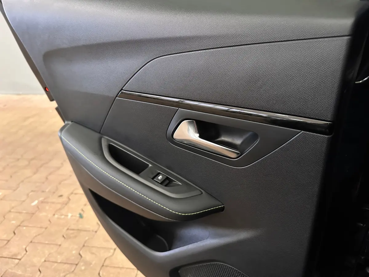 Hybrid 100 e-DCS6 GT Camera | Leder/Stof | Carplay | 17LMV | Dode hoek | Clima | Cruise | Carplay | Bluetooth | Navigatie | Getint glas | Achteruitrijcamera | Apple Carplay/Android Auto|tele