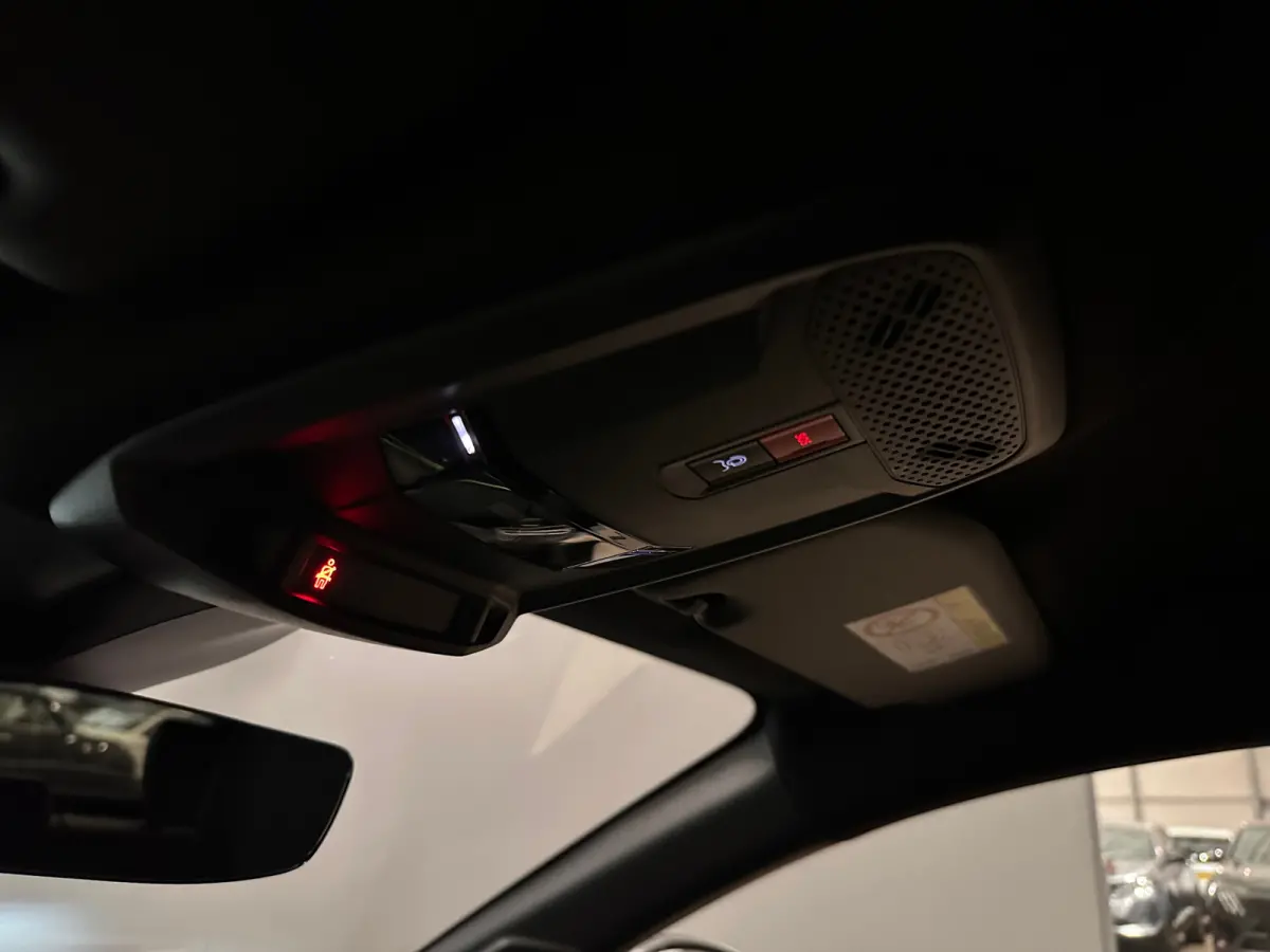 Hybrid 100 e-DCS6 GT Camera | Leder/Stof | Carplay | 17LMV | Dode hoek | Clima | Cruise | Carplay | Bluetooth | Navigatie | Getint glas | Achteruitrijcamera | Apple Carplay/Android Auto|tele