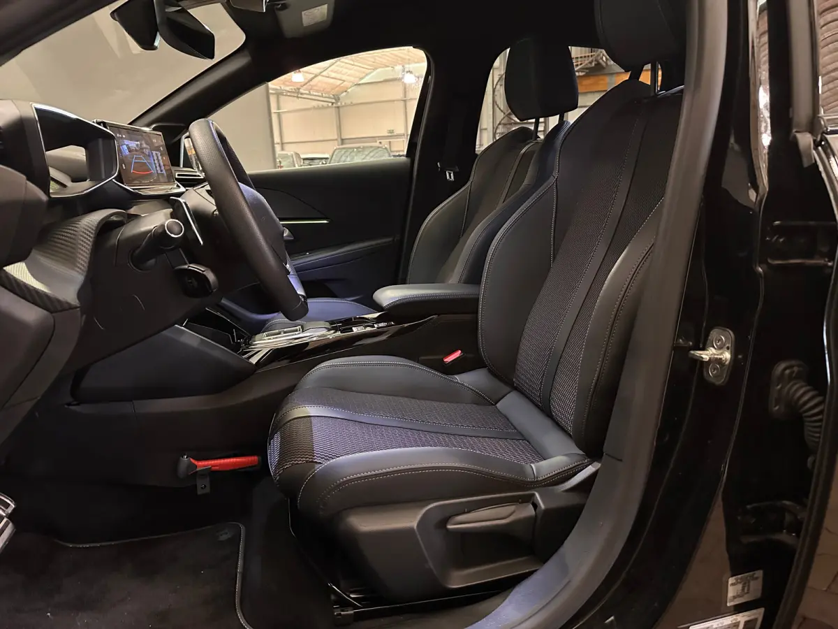 Hybrid 100 e-DCS6 GT Camera | Leder/Stof | Carplay | 17LMV | Dode hoek | Clima | Cruise | Carplay | Bluetooth | Navigatie | Getint glas | Achteruitrijcamera | Apple Carplay/Android Auto|tele