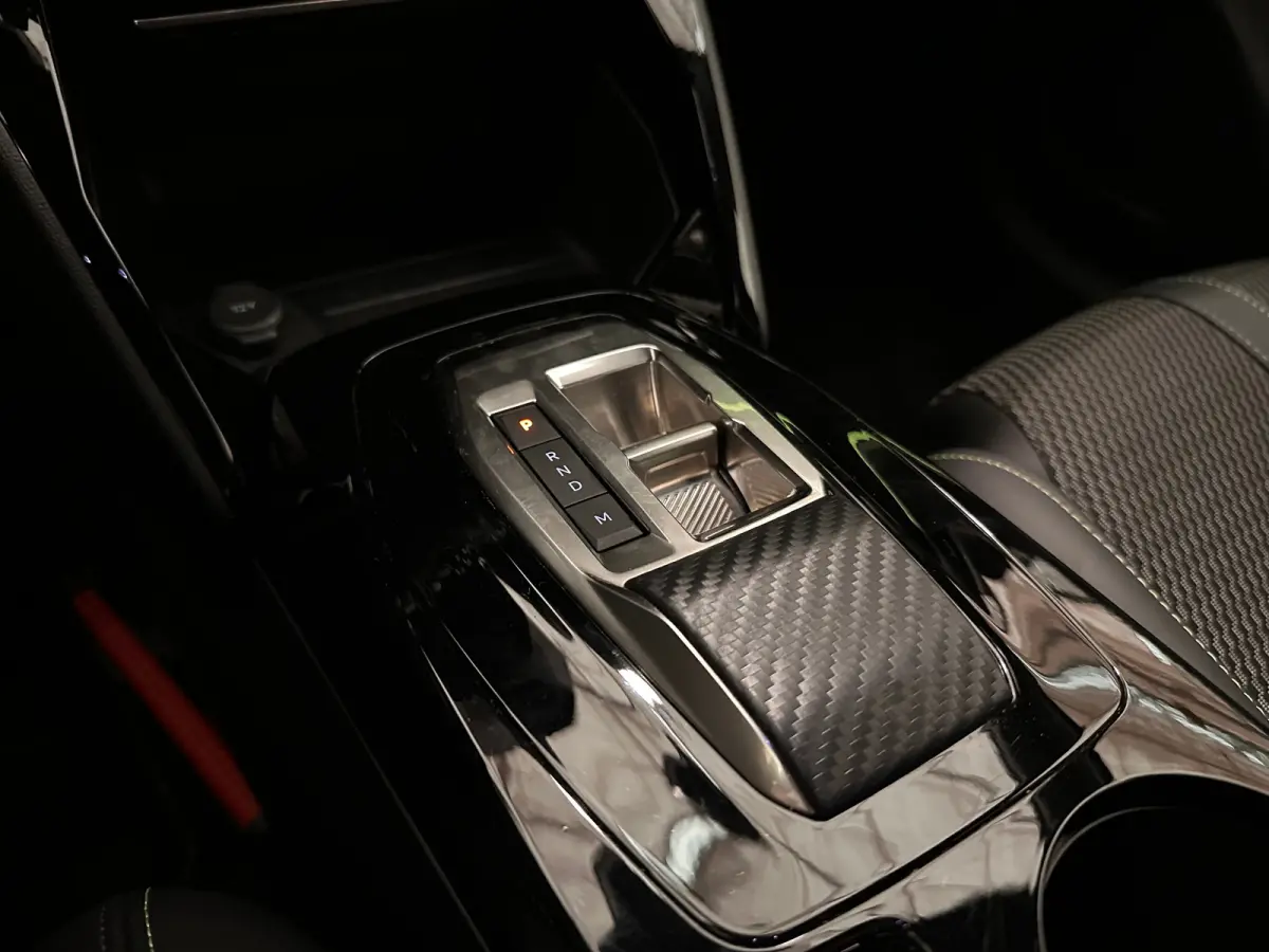 Hybrid 100 e-DCS6 GT Camera | Leder/Stof | Carplay | 17LMV | Dode hoek | Clima | Cruise | Carplay | Bluetooth | Navigatie | Getint glas | Achteruitrijcamera | Apple Carplay/Android Auto|tele
