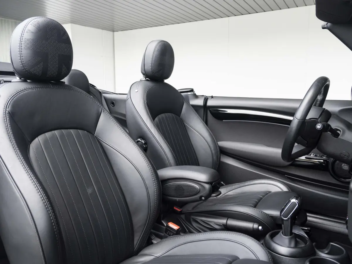 Harman-Kardon | Stoel en stuurverwarming | Blackline Exterieur
