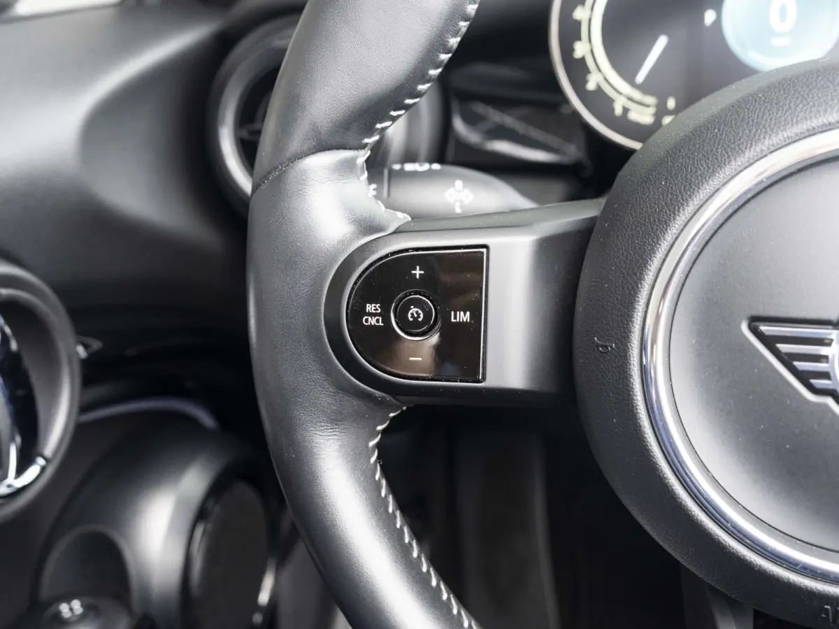 Harman-Kardon | Stoel en stuurverwarming | Blackline Exterieur