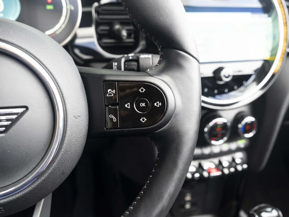 Harman-Kardon | Stoel en stuurverwarming | Blackline Exterieur