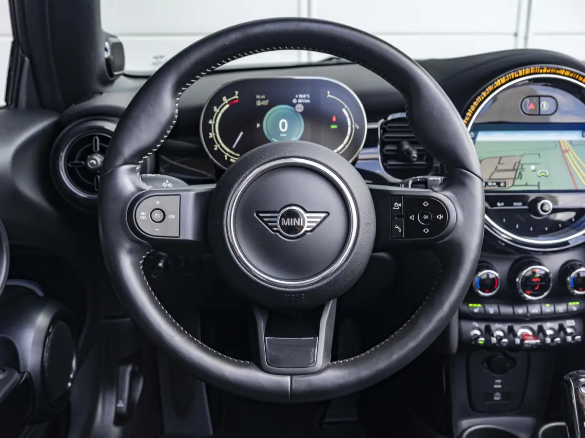 Harman-Kardon | Stoel en stuurverwarming | Blackline Exterieur