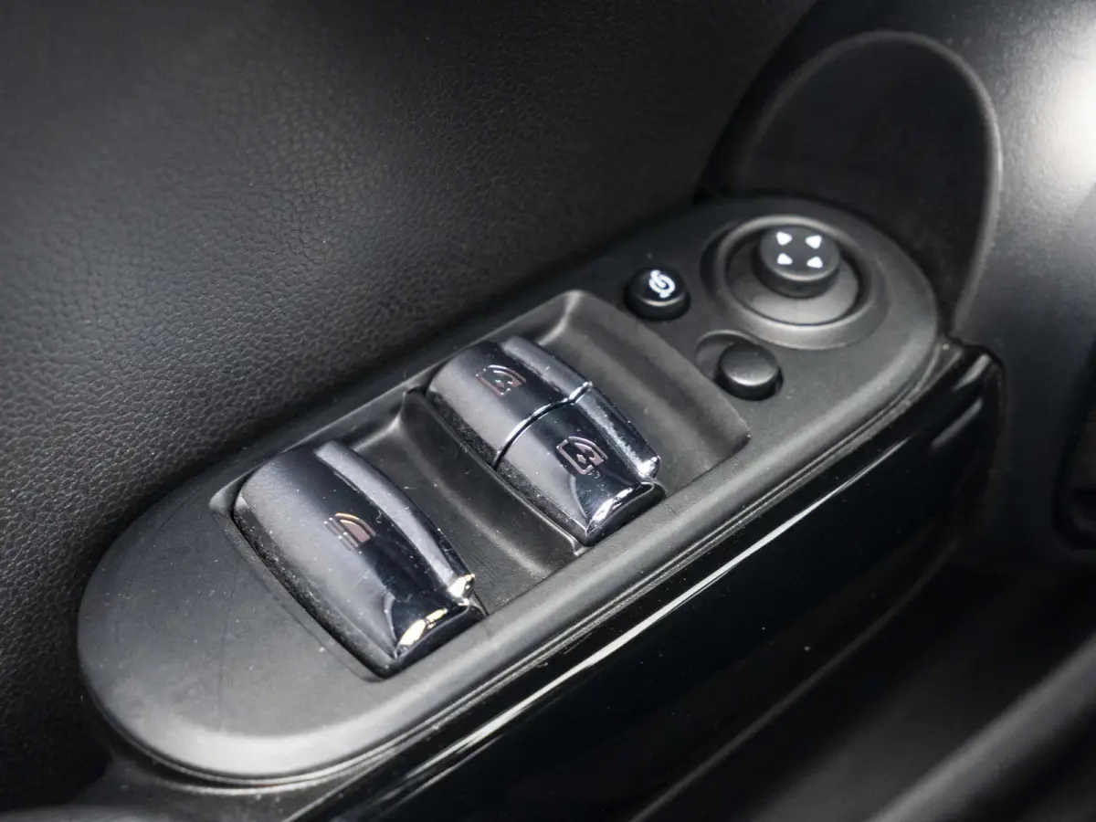 Harman-Kardon | Stoel en stuurverwarming | Blackline Exterieur