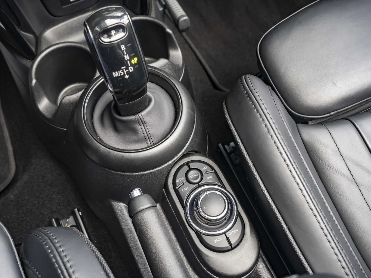 Harman-Kardon | Stoel en stuurverwarming | Blackline Exterieur