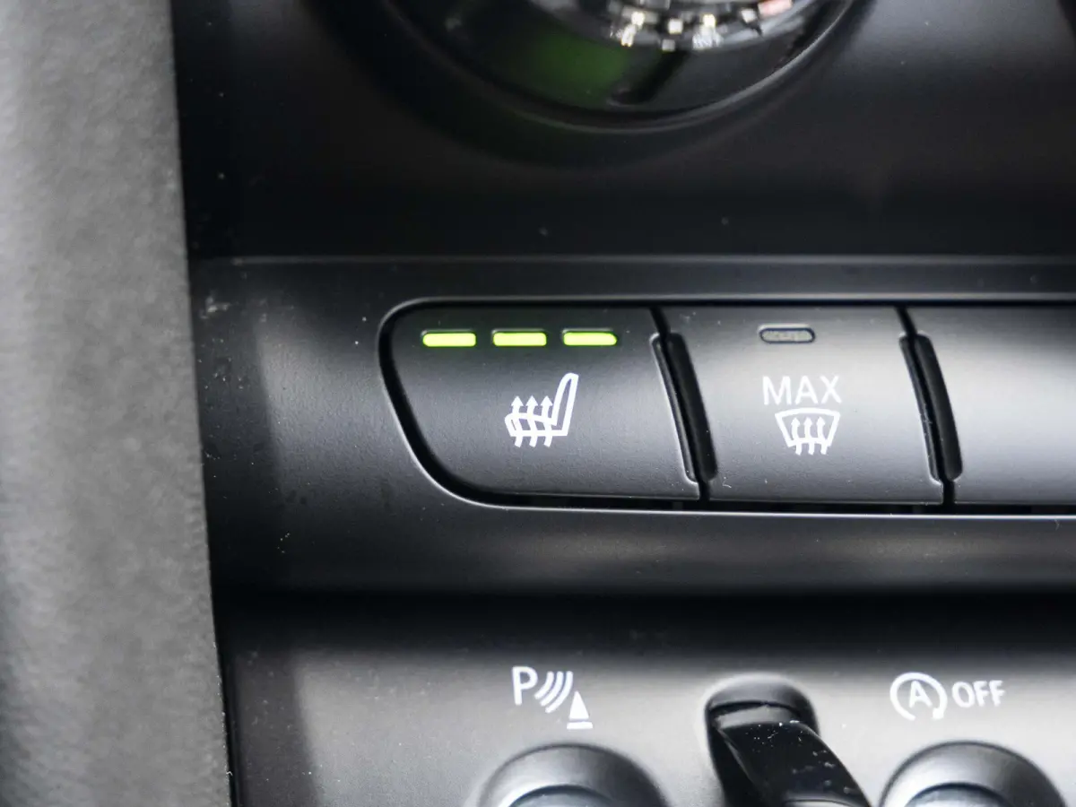 Harman-Kardon | Stoel en stuurverwarming | Blackline Exterieur