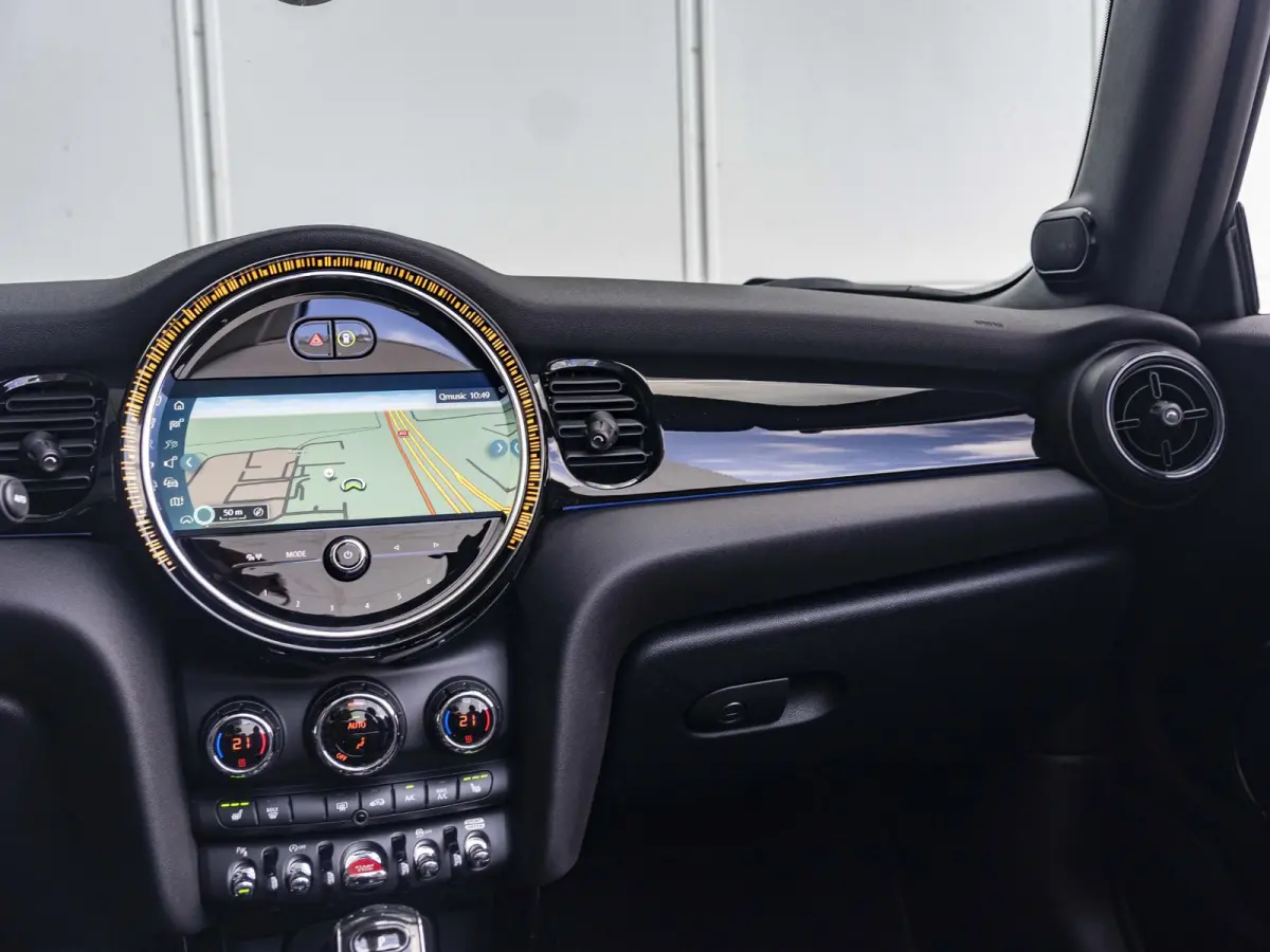 Harman-Kardon | Stoel en stuurverwarming | Blackline Exterieur