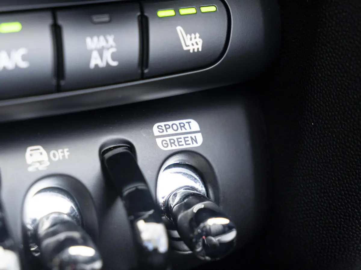 Harman-Kardon | Stoel en stuurverwarming | Blackline Exterieur