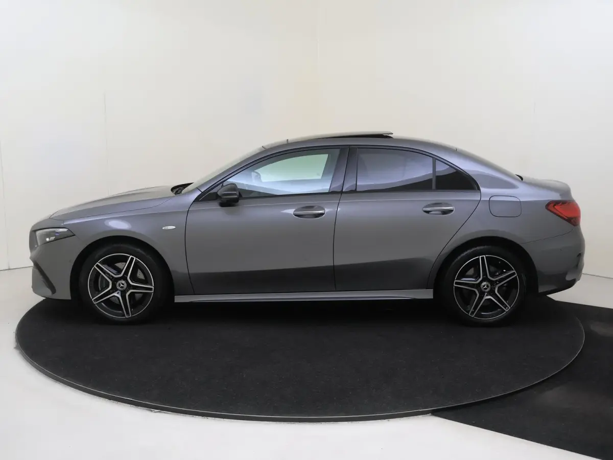 250 e Business Solution AMG Premium Plus /Panoramadak /HUD /360 Camera