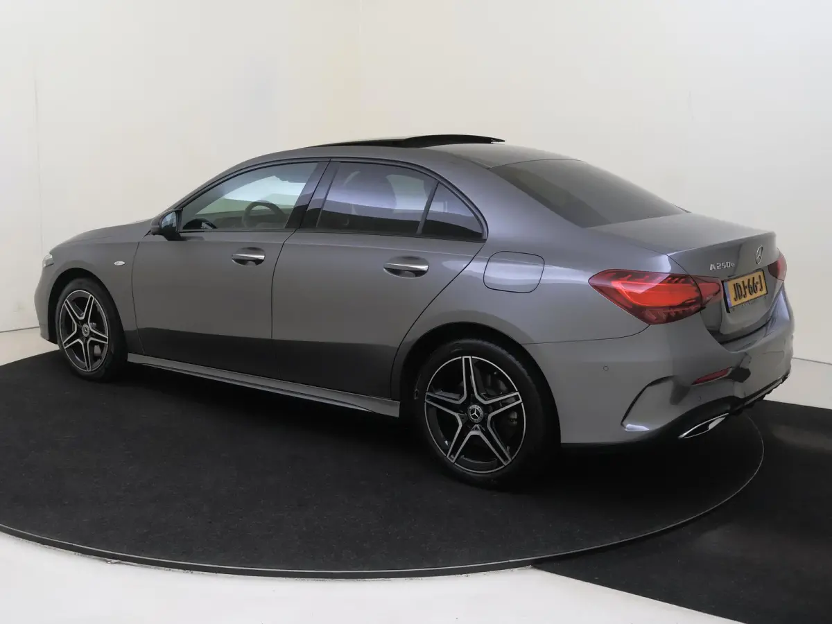 250 e Business Solution AMG Premium Plus /Panoramadak /HUD /360 Camera
