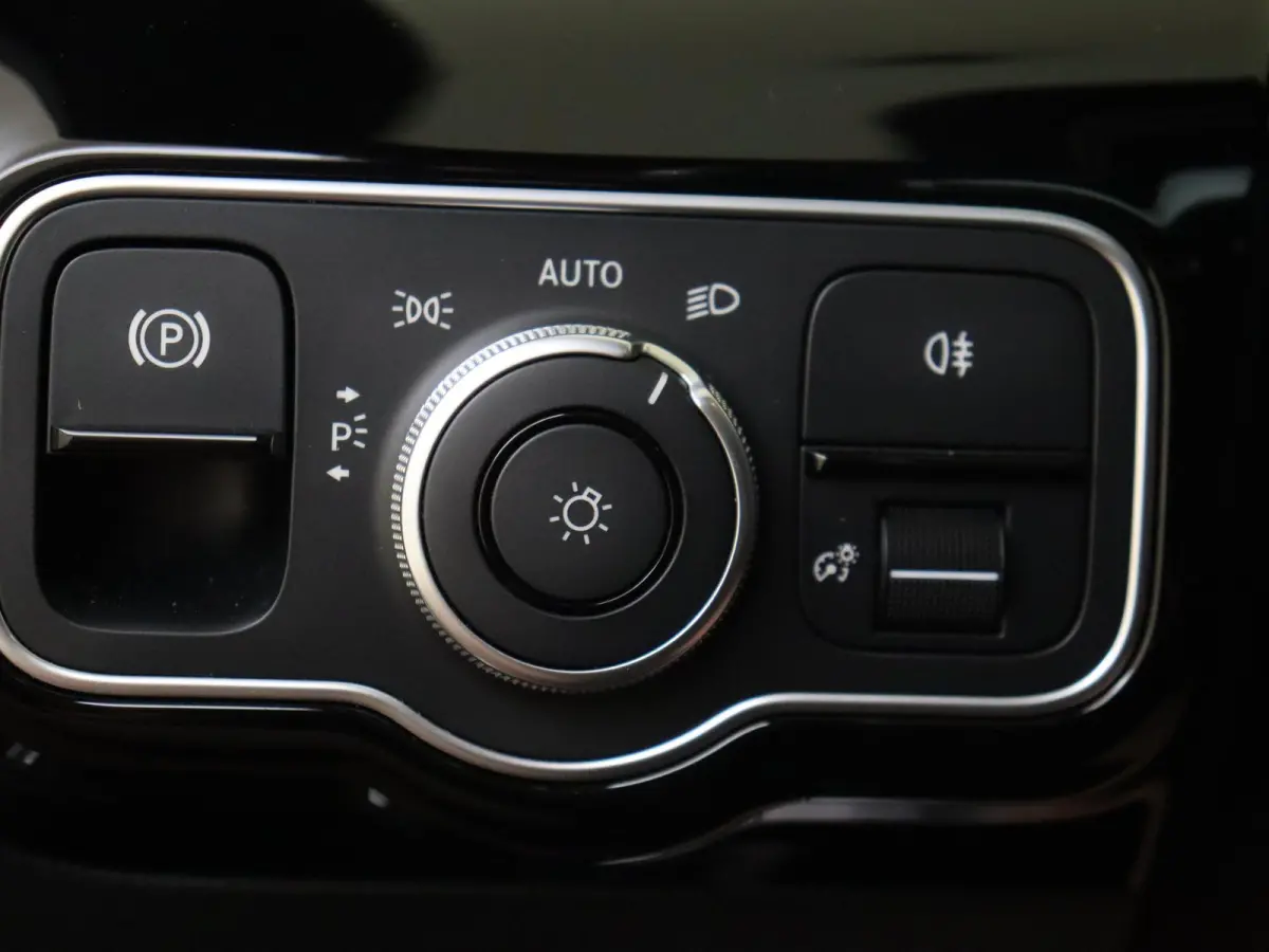 250 e Business Solution AMG Premium Plus /Panoramadak /HUD /360 Camera