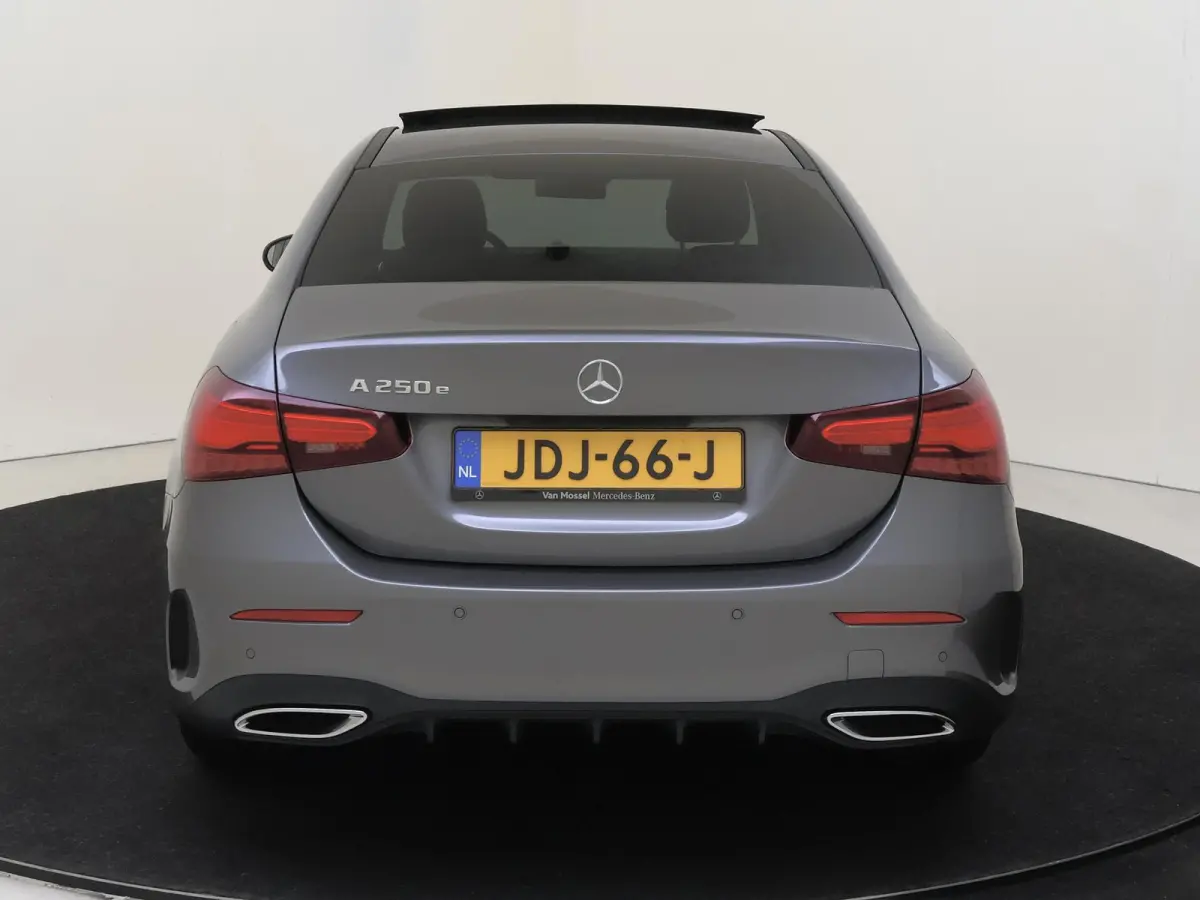 250 e Business Solution AMG Premium Plus /Panoramadak /HUD /360 Camera