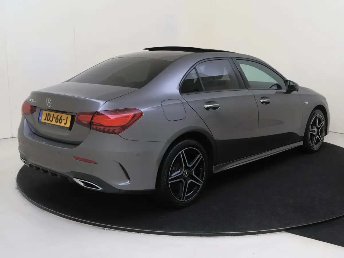 250 e Business Solution AMG Premium Plus /Panoramadak /HUD /360 Camera