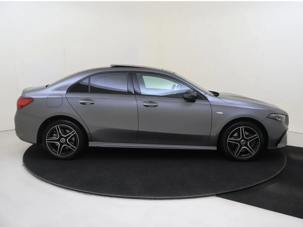 250 e Business Solution AMG Premium Plus /Panoramadak /HUD /360 Camera