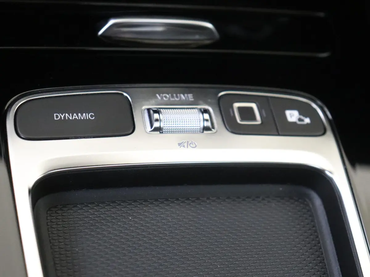 250 e Business Solution AMG Premium Plus /Panoramadak /HUD /360 Camera
