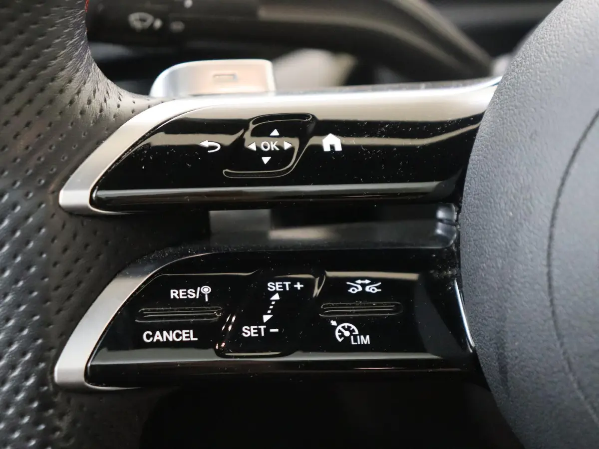 250 e Business Solution AMG Premium Plus /Panoramadak /HUD /360 Camera
