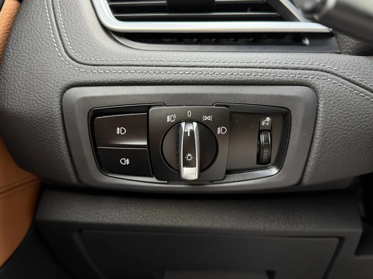 225xe iPerformance / Leder / Cruise C.  / LED / Sensoren V+A / Multimedia /