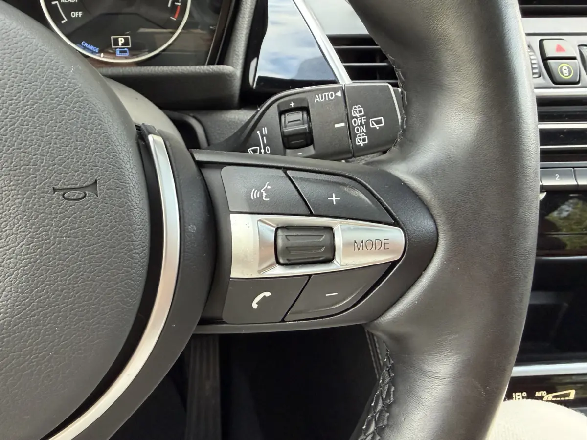 225xe iPerformance / Leder / Cruise C.  / LED / Sensoren V+A / Multimedia /
