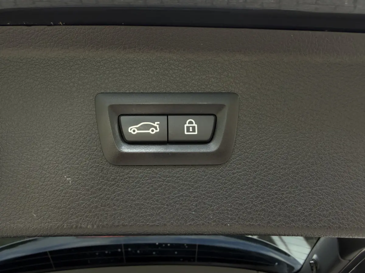 225xe iPerformance / Leder / Cruise C.  / LED / Sensoren V+A / Multimedia /