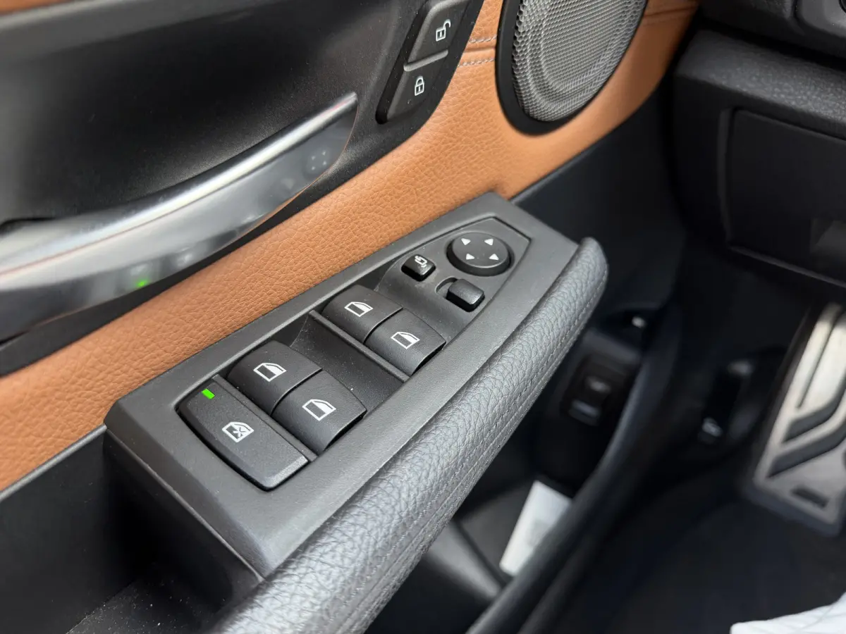 225xe iPerformance / Leder / Cruise C.  / LED / Sensoren V+A / Multimedia /