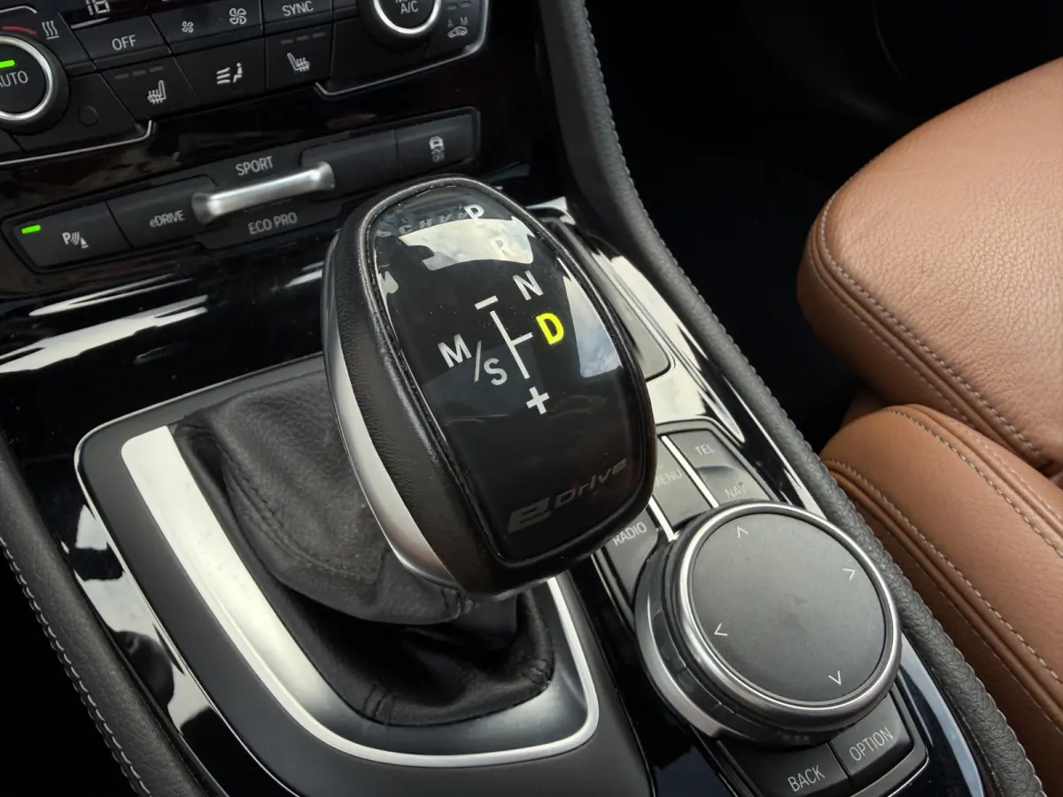 225xe iPerformance / Leder / Cruise C.  / LED / Sensoren V+A / Multimedia /