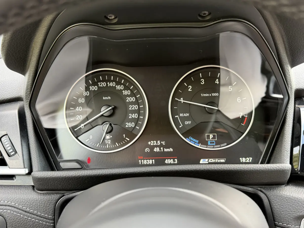 225xe iPerformance / Leder / Cruise C.  / LED / Sensoren V+A / Multimedia /