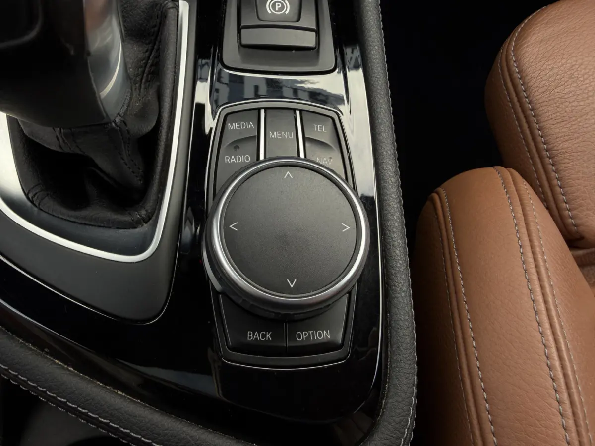 225xe iPerformance / Leder / Cruise C.  / LED / Sensoren V+A / Multimedia /