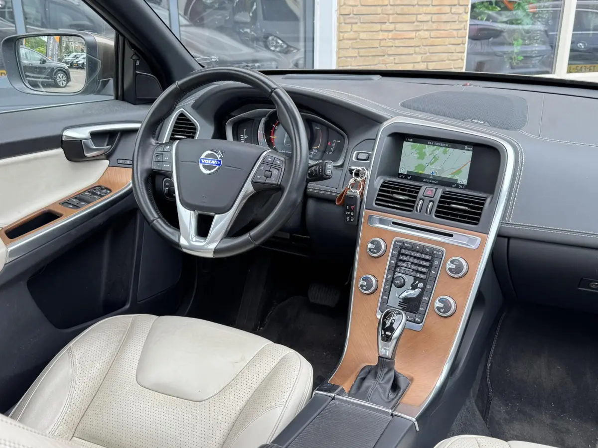 2.0 T5 AUTOMAAT INSCRIPTION LEER/NAVI/PANODAK/FULL OPTIONS/NL-AUTO/77.000 KM!
