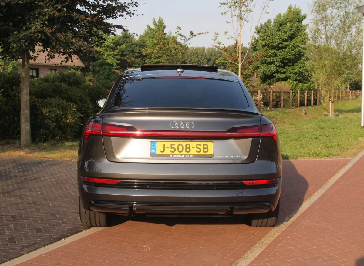 55 quattro S edition 95 kWh | SOH 92% | S-Line Stoelen | Panoramadak | Bang & Olufsen | Camera | Ambienteverlichting |