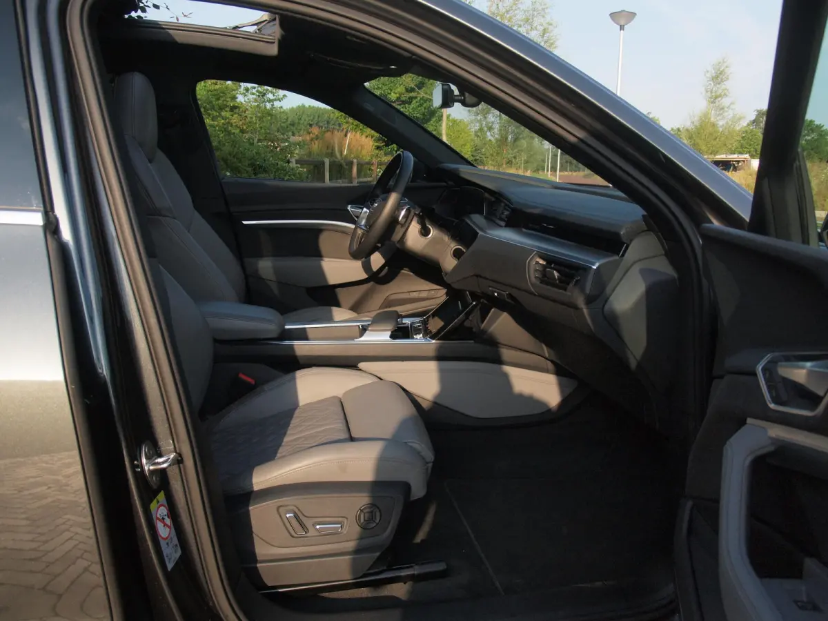 55 quattro S edition 95 kWh | SOH 92% | S-Line Stoelen | Panoramadak | Bang & Olufsen | Camera | Ambienteverlichting |