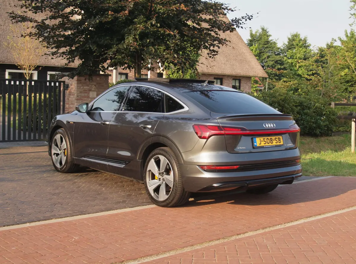 55 quattro S edition 95 kWh | SOH 92% | S-Line Stoelen | Panoramadak | Bang & Olufsen | Camera | Ambienteverlichting |