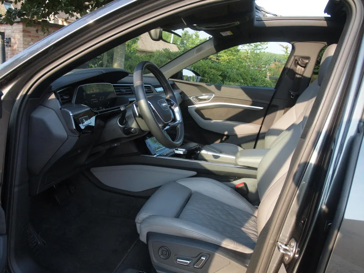 55 quattro S edition 95 kWh | SOH 92% | S-Line Stoelen | Panoramadak | Bang & Olufsen | Camera | Ambienteverlichting |