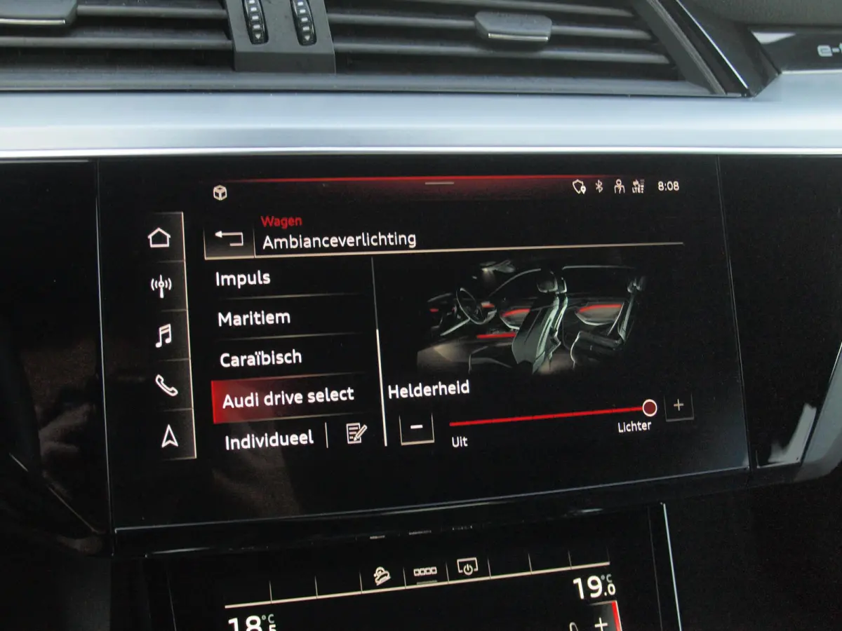 55 quattro S edition 95 kWh | SOH 92% | S-Line Stoelen | Panoramadak | Bang & Olufsen | Camera | Ambienteverlichting |