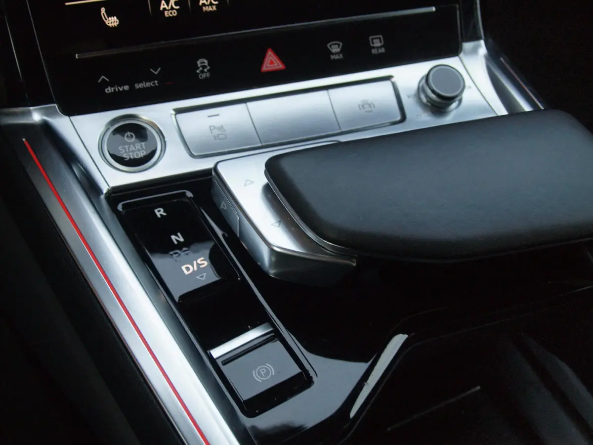 55 quattro S edition 95 kWh | SOH 92% | S-Line Stoelen | Panoramadak | Bang & Olufsen | Camera | Ambienteverlichting |