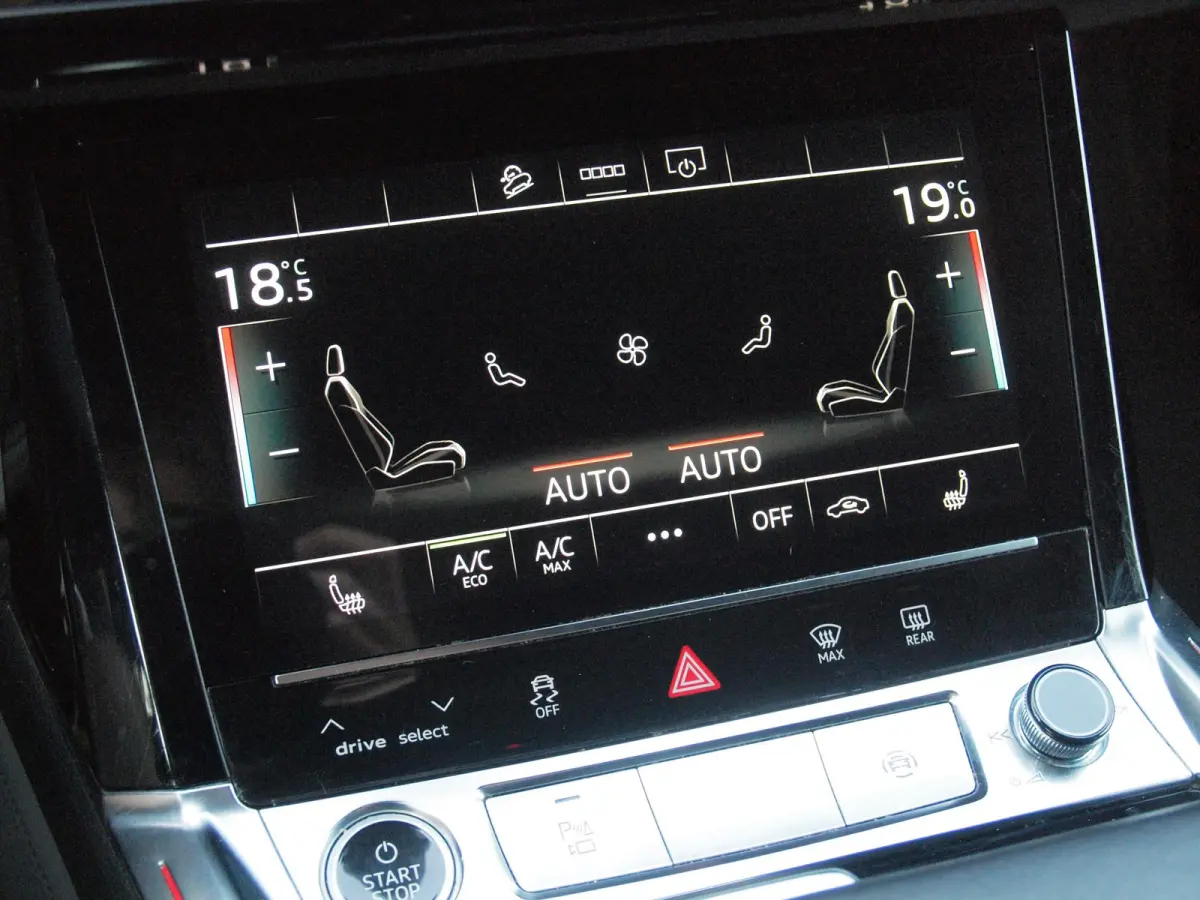 55 quattro S edition 95 kWh | SOH 92% | S-Line Stoelen | Panoramadak | Bang & Olufsen | Camera | Ambienteverlichting |