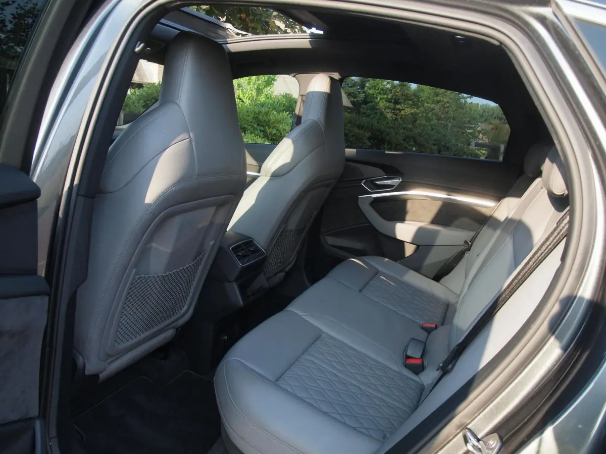 55 quattro S edition 95 kWh | SOH 92% | S-Line Stoelen | Panoramadak | Bang & Olufsen | Camera | Ambienteverlichting |