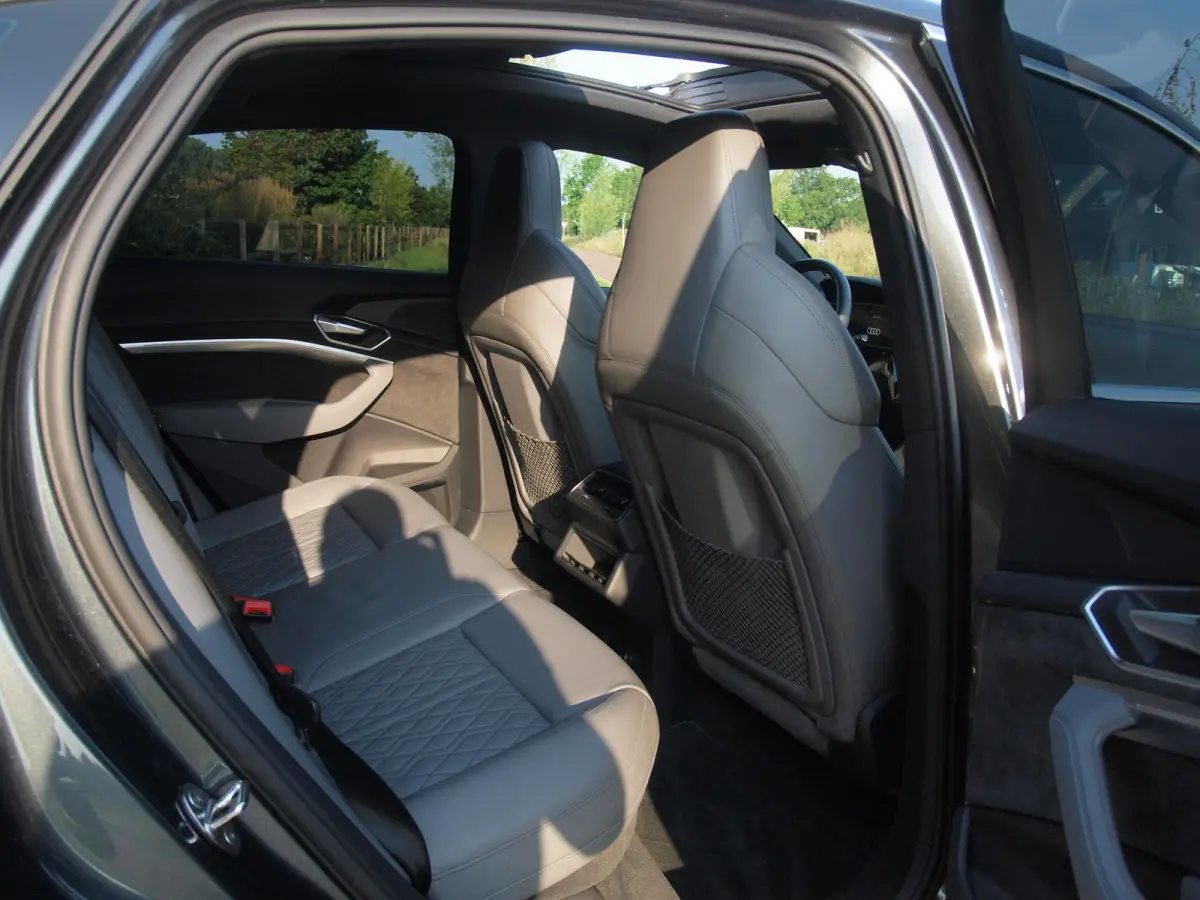 55 quattro S edition 95 kWh | SOH 92% | S-Line Stoelen | Panoramadak | Bang & Olufsen | Camera | Ambienteverlichting |
