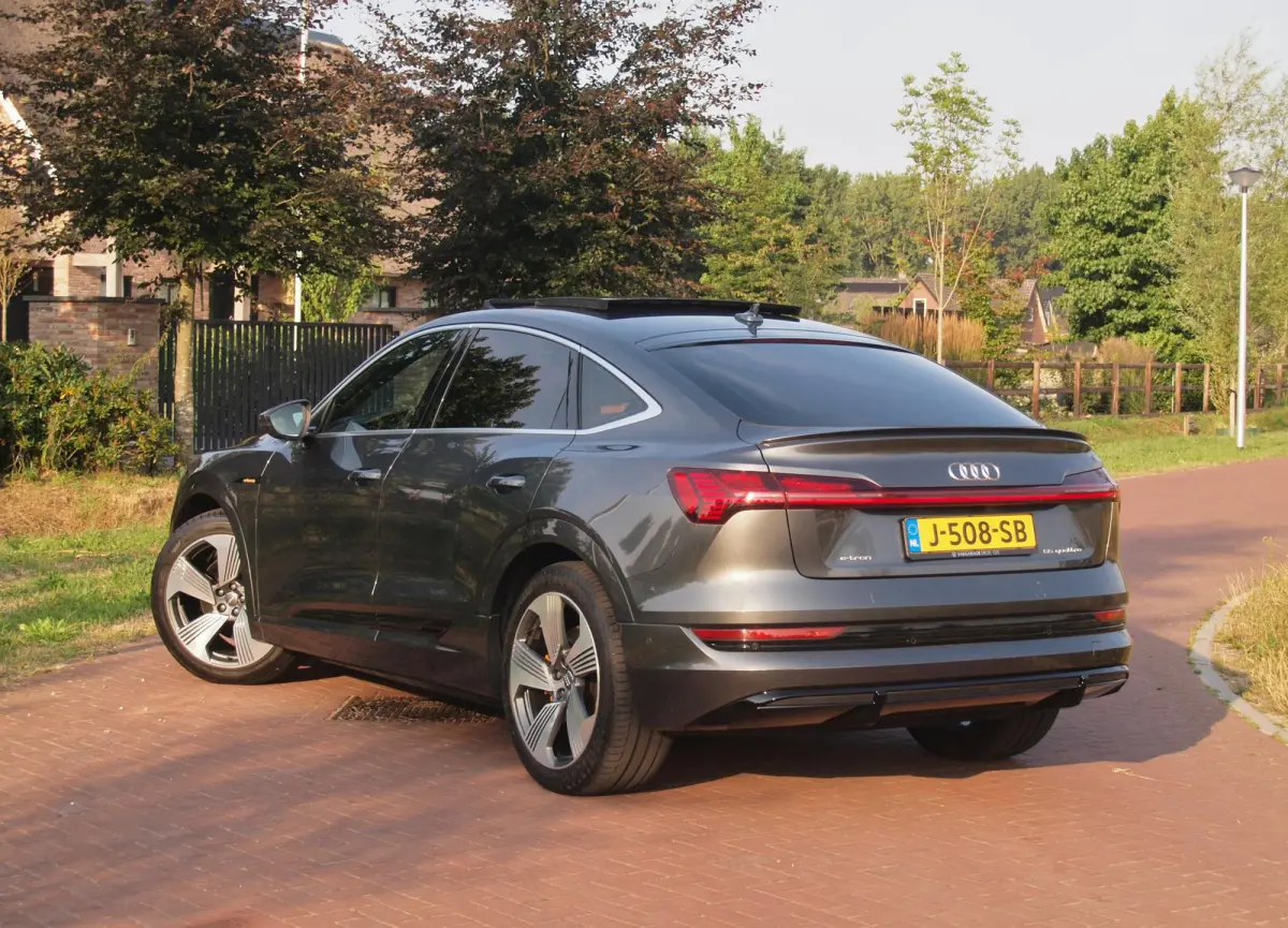55 quattro S edition 95 kWh | SOH 92% | S-Line Stoelen | Panoramadak | Bang & Olufsen | Camera | Ambienteverlichting |